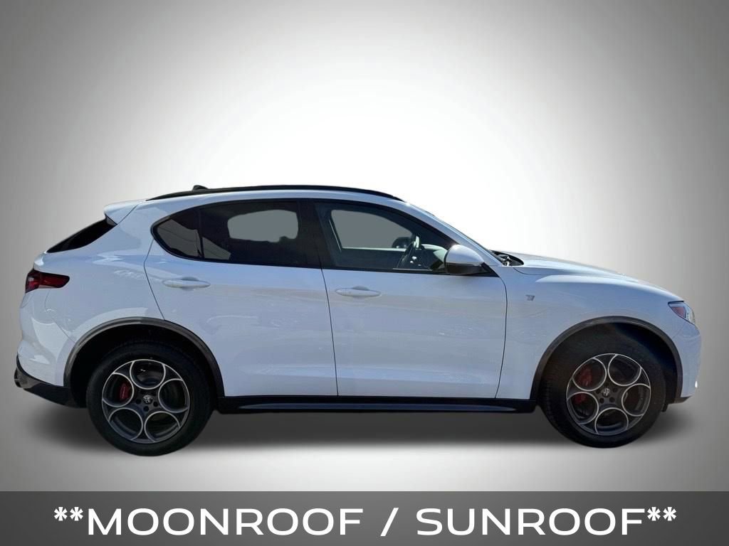 Used 2023 Alfa Romeo Stelvio Ti image 7