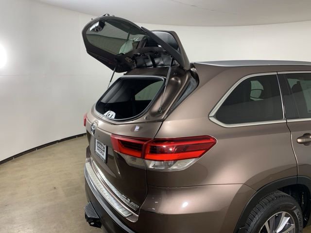 Used 2019 Toyota Highlander XLE w/ Protection Package #3 image 11