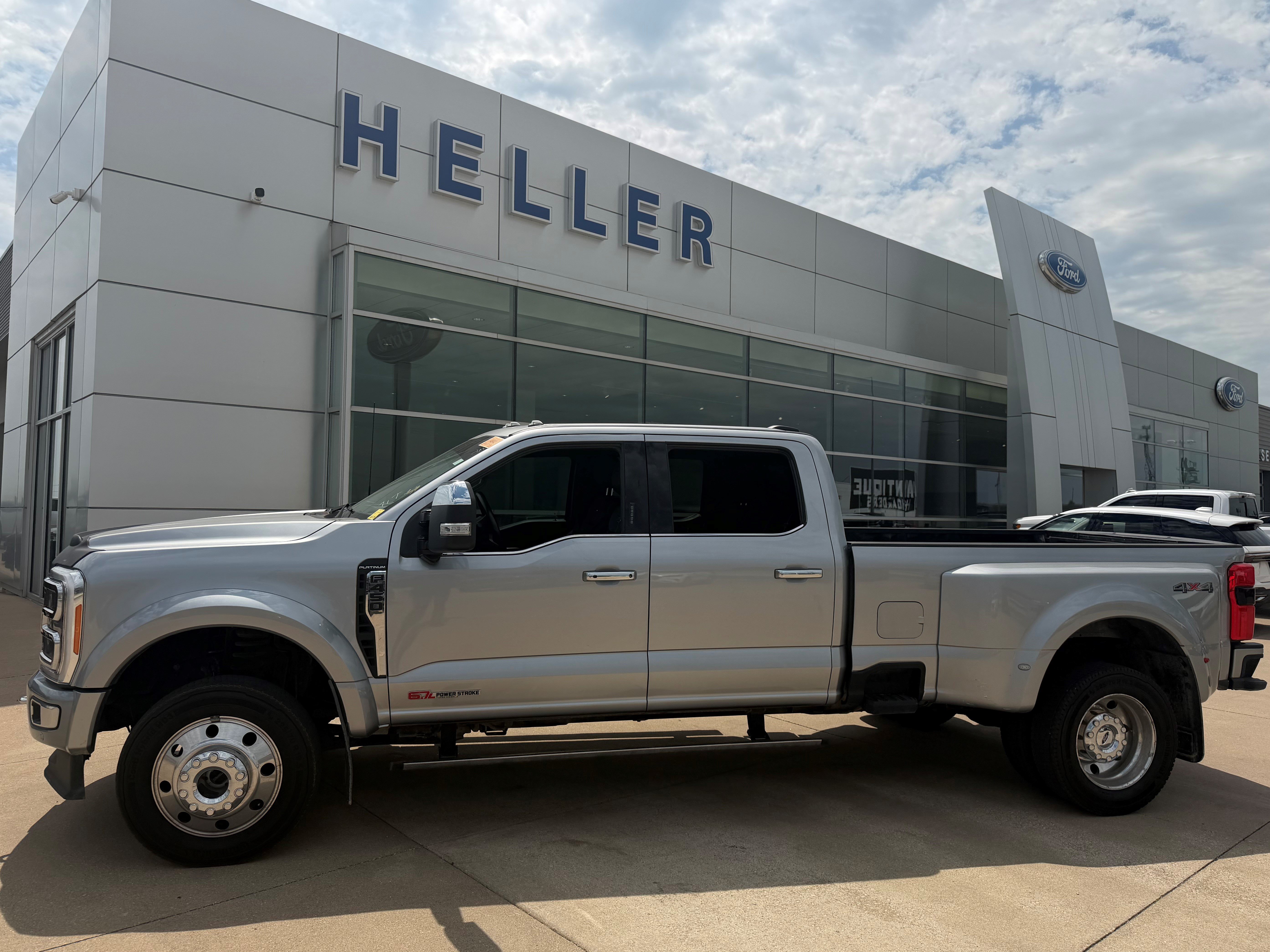 Used 2023 Ford F450 Platinum AWD/4WD image 3
