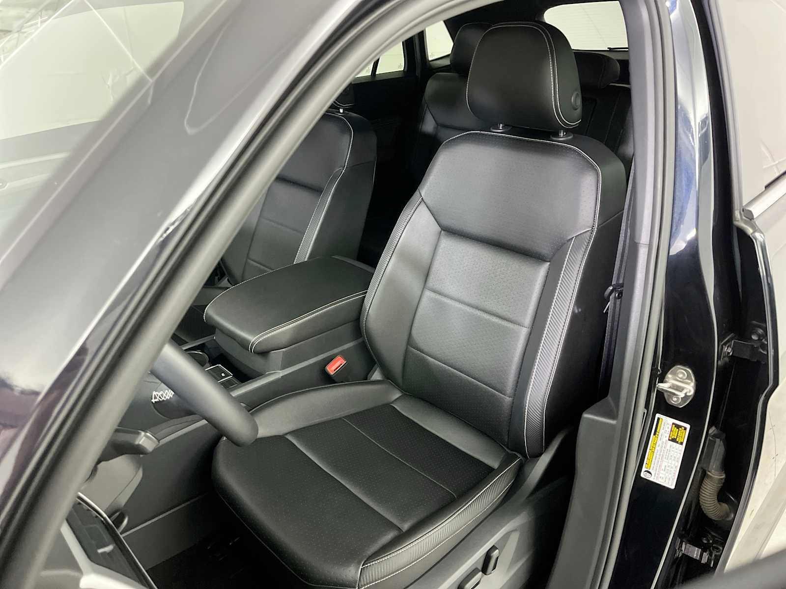 Used 2022 Volkswagen Atlas Cross Sport SE w/ Black Wheel Package AWD/4WD image 19