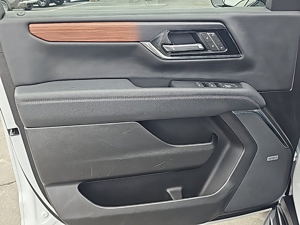 Used 2025 GMC Yukon XL Denali image 12