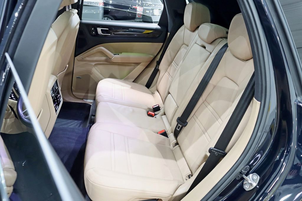 Used 2023 Porsche Cayenne image 28