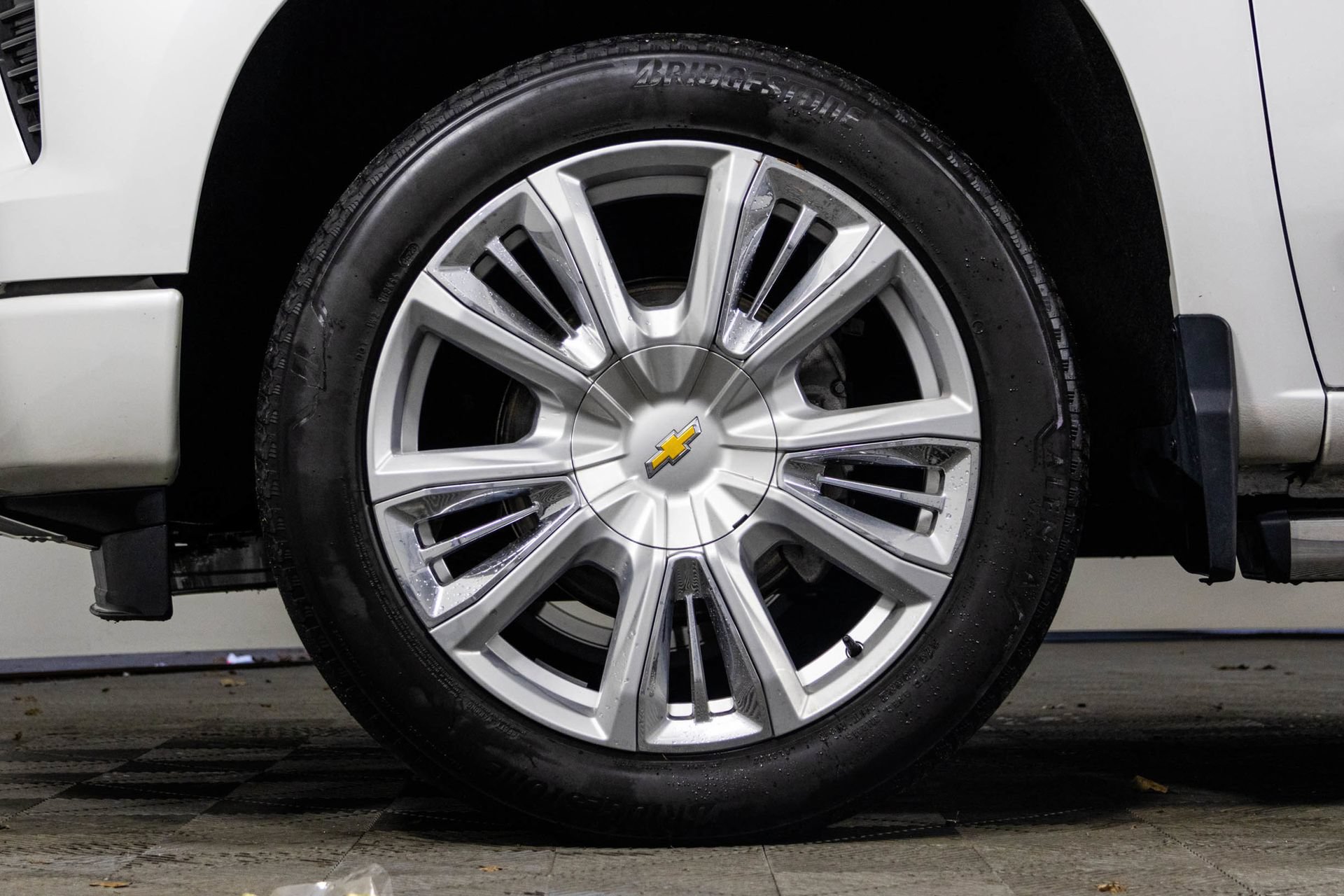 Used 2024 Chevrolet Silverado 1500 High Country w/ High Country Premium Package AWD/4WD image 48