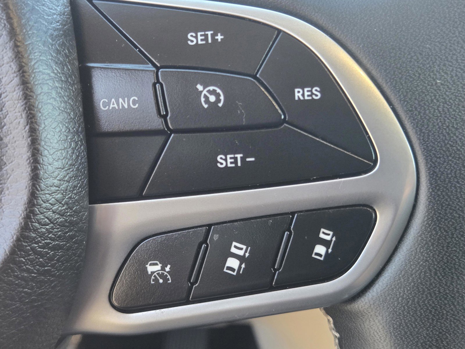 Used 2024 Chrysler Pacifica Touring-L image 21