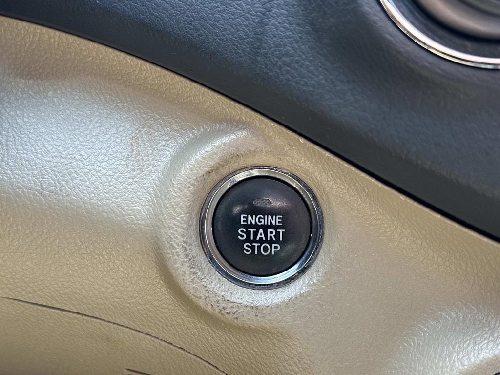 Used 2013 Toyota Highlander Limited AWD/4WD image 28