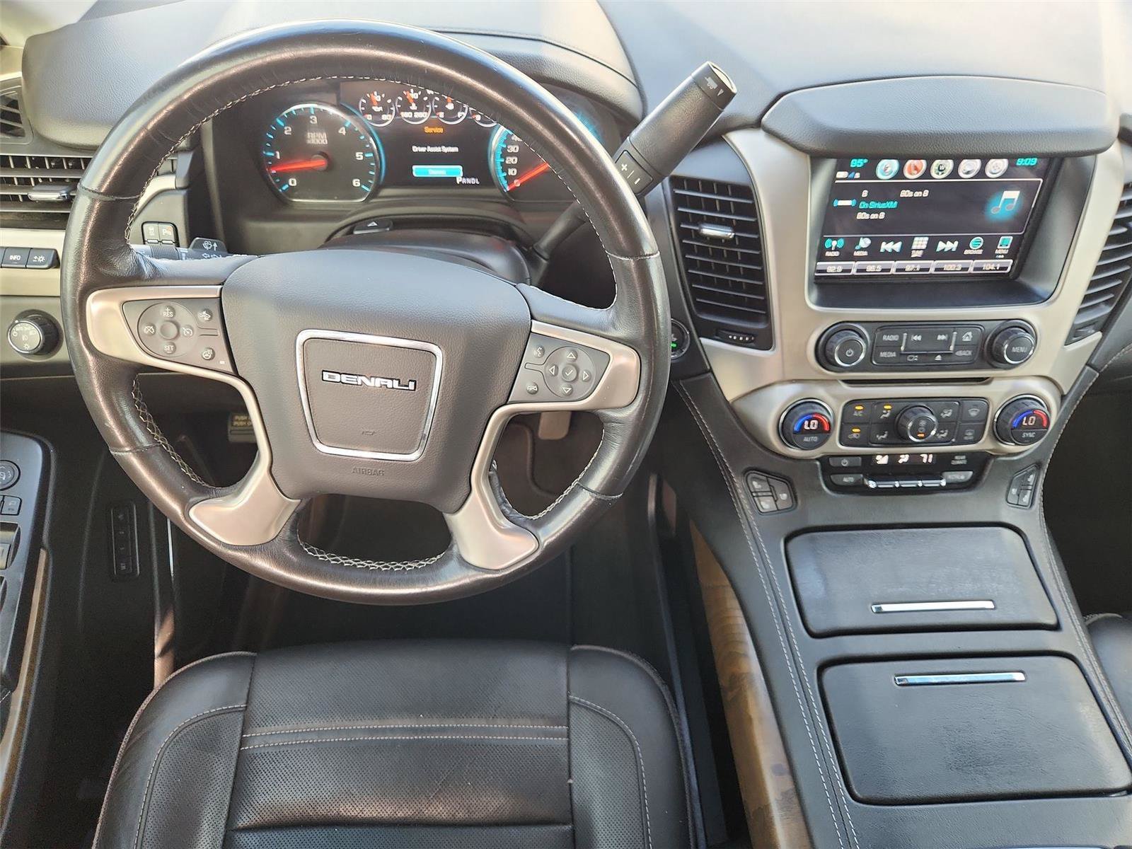 Used 2018 GMC Yukon XL Denali w/ Denali Ultimate Package RWD image 11