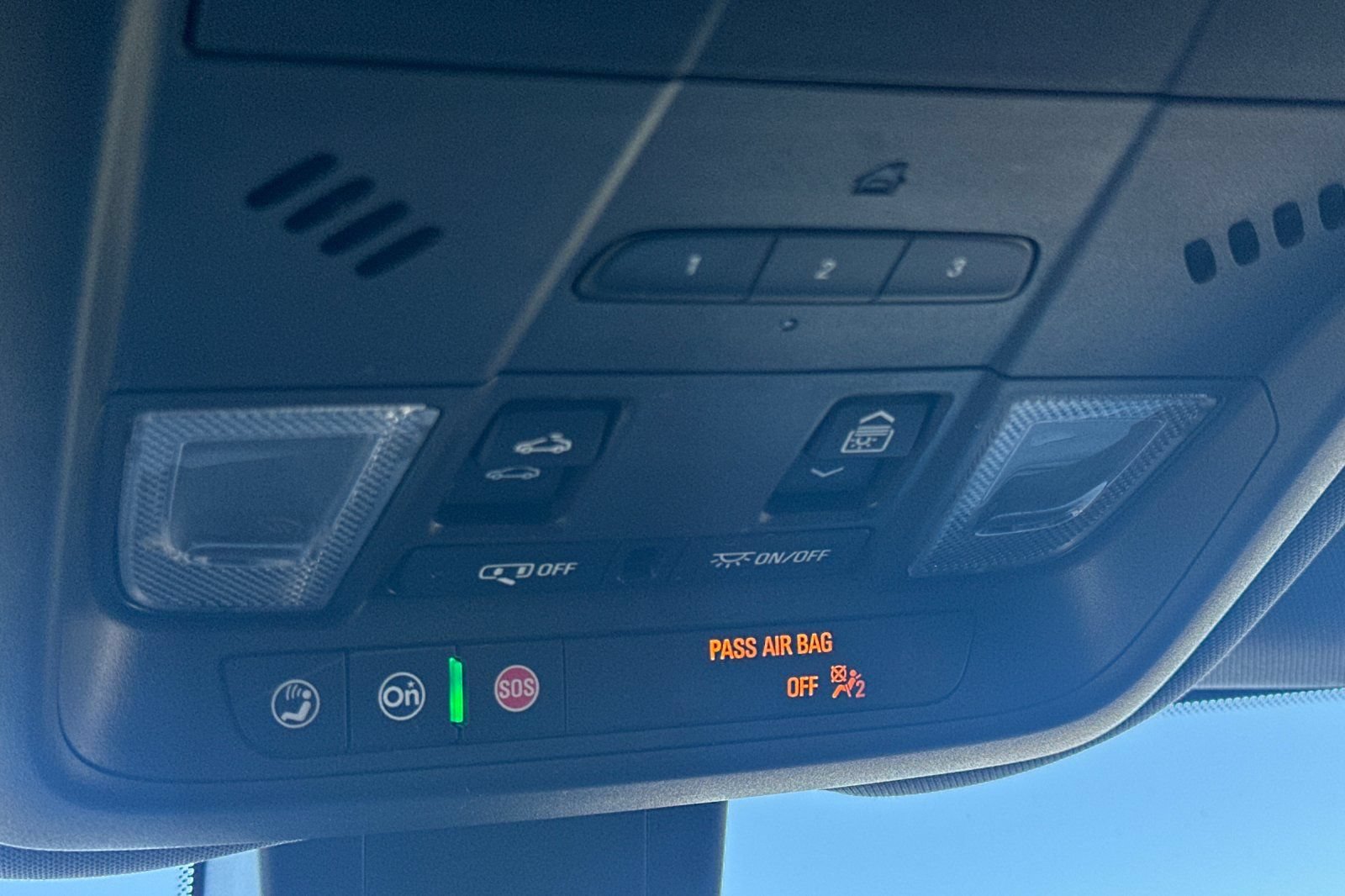Used 2023 Chevrolet Equinox Premier FWD image 23