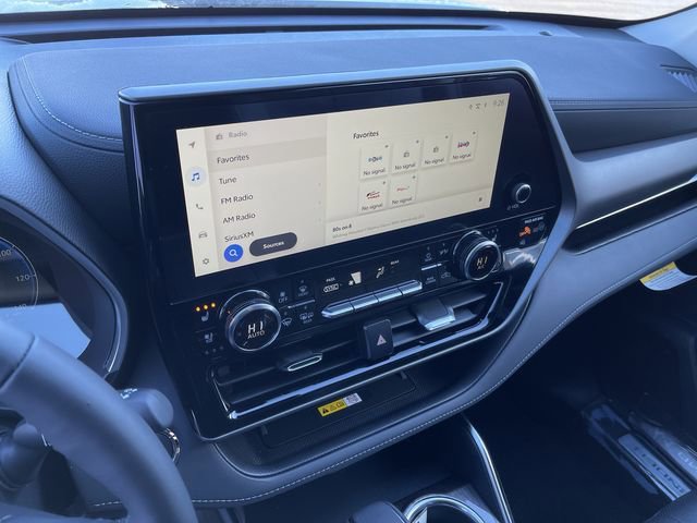 Used 2023 Toyota Highlander Limited AWD/4WD image 17