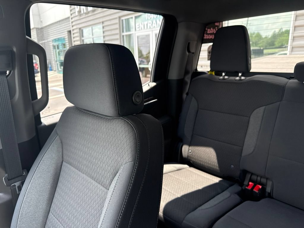 Used 2025 Chevrolet Silverado 1500 LT AWD/4WD image 17