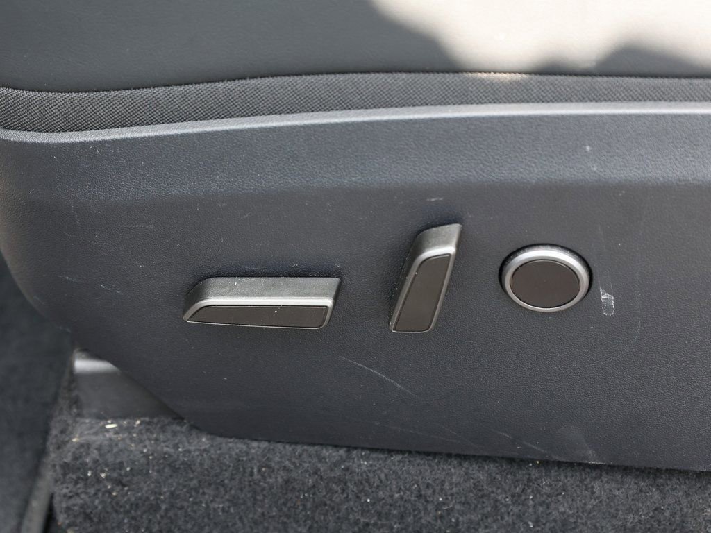 Used 2025 Tesla Model Y Long Range image 19