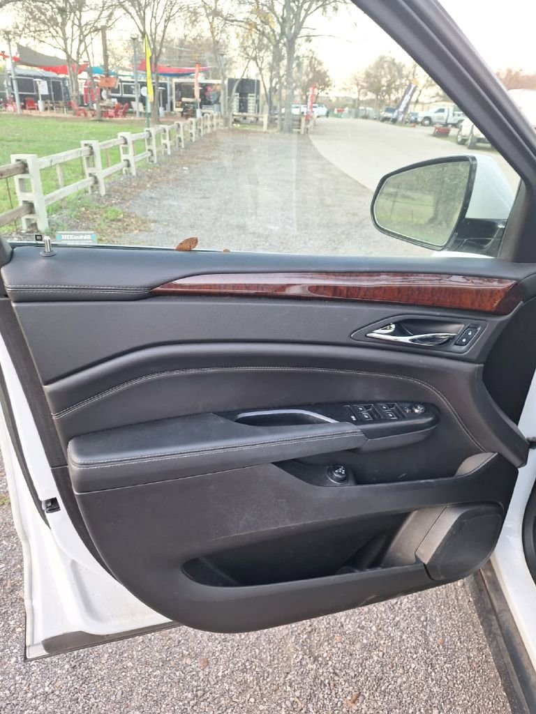 Used 2015 Cadillac SRX Luxury w/ Driver Awareness Package image 4