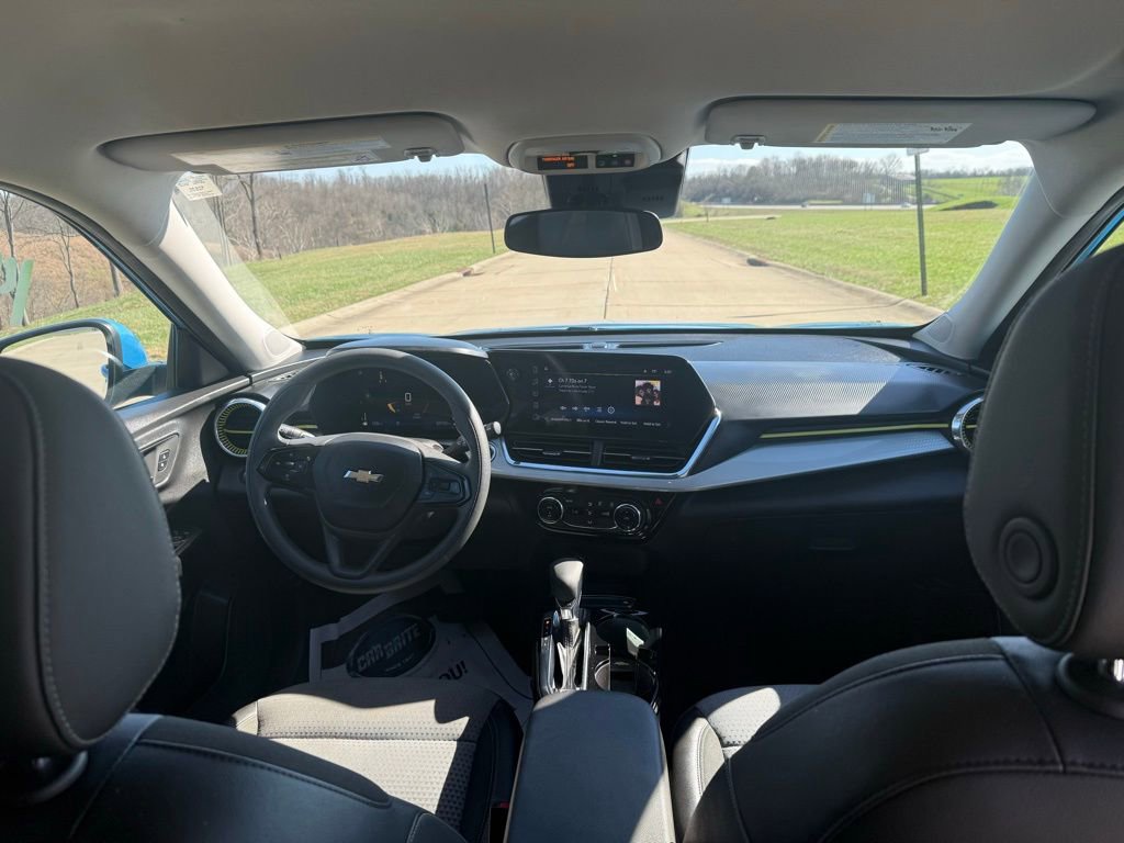 Used 2025 Chevrolet Trax LT image 16
