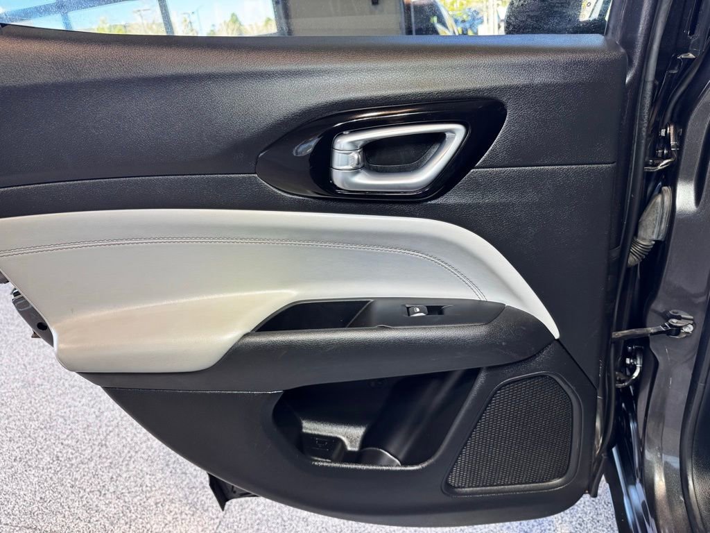 Used 2023 Jeep Compass Limited image 41