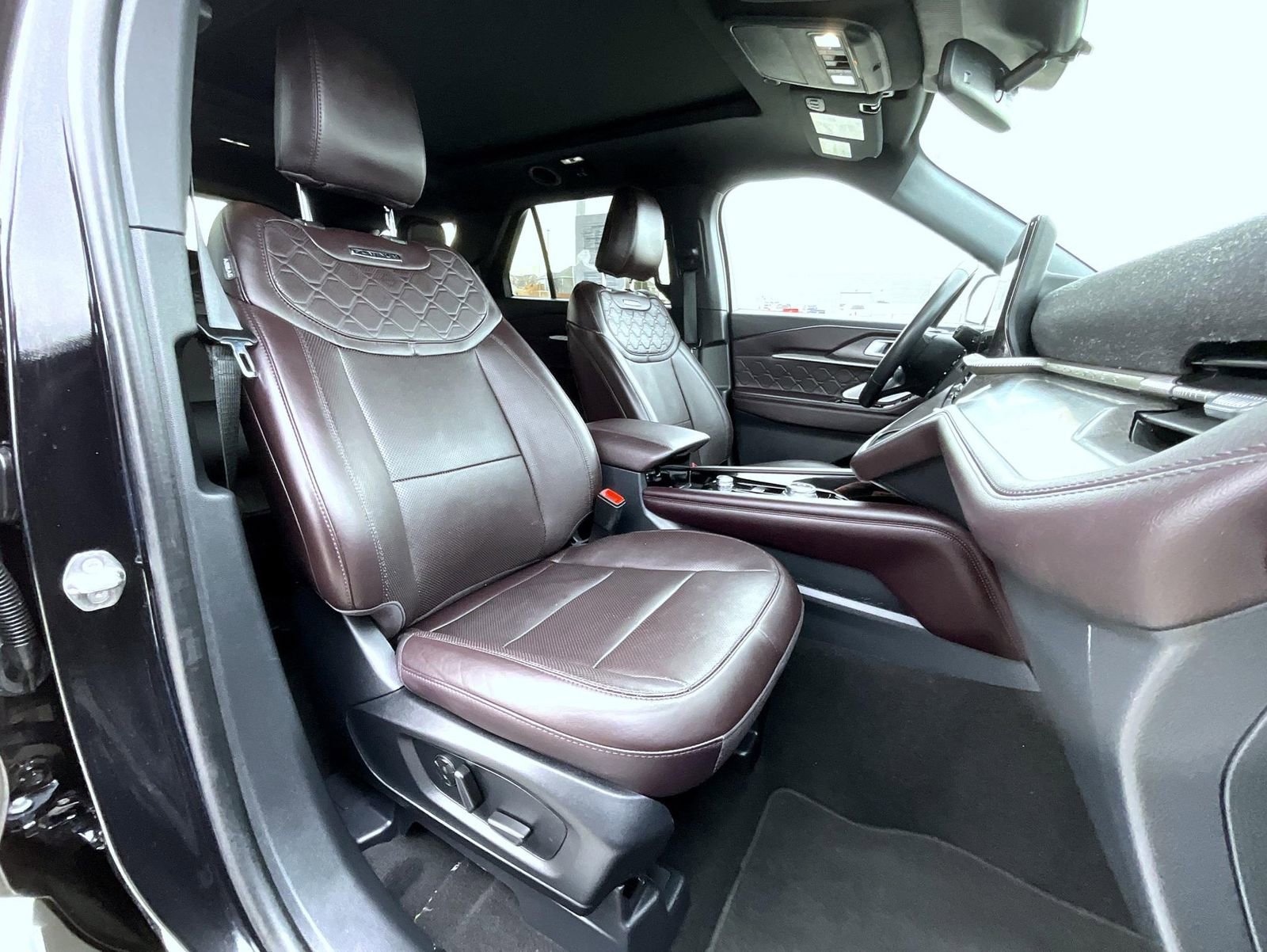 Used 2025 Ford Explorer Platinum w/ LUX Leather Package image 16