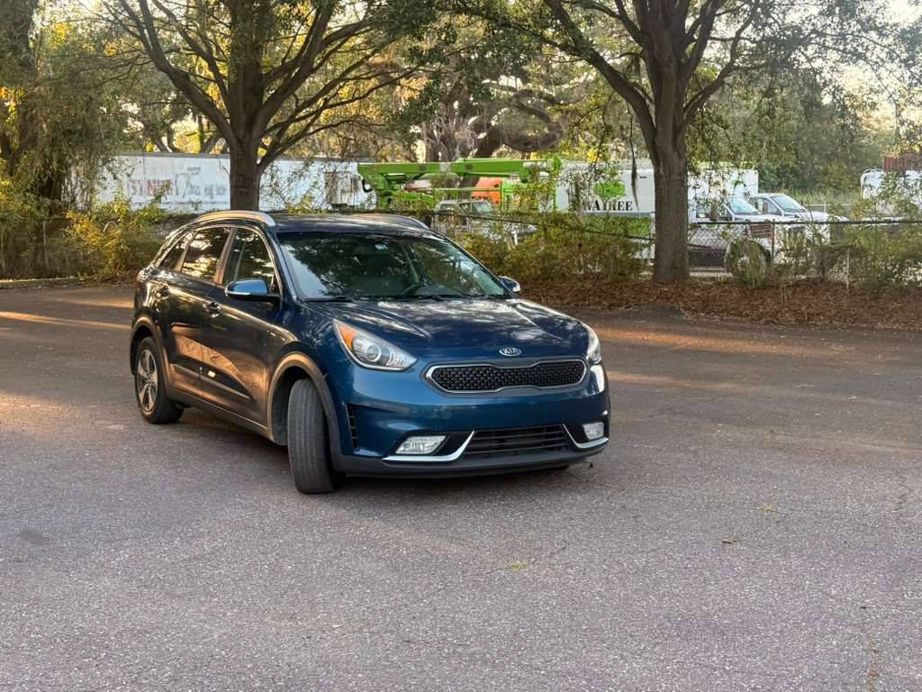 Used 2017 Kia Niro EX FWD image 3