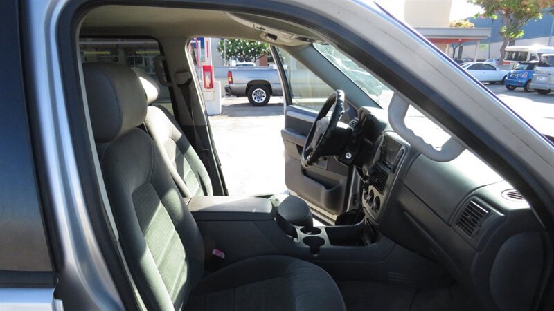 Used 2003 Ford Explorer XLT AWD/4WD image 13