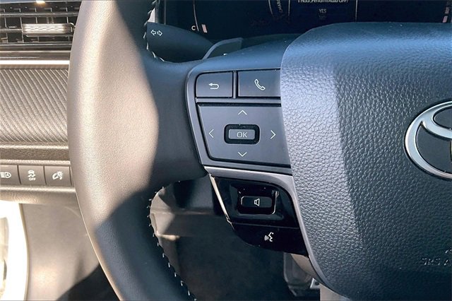 Used 2025 Toyota Camry SE image 16