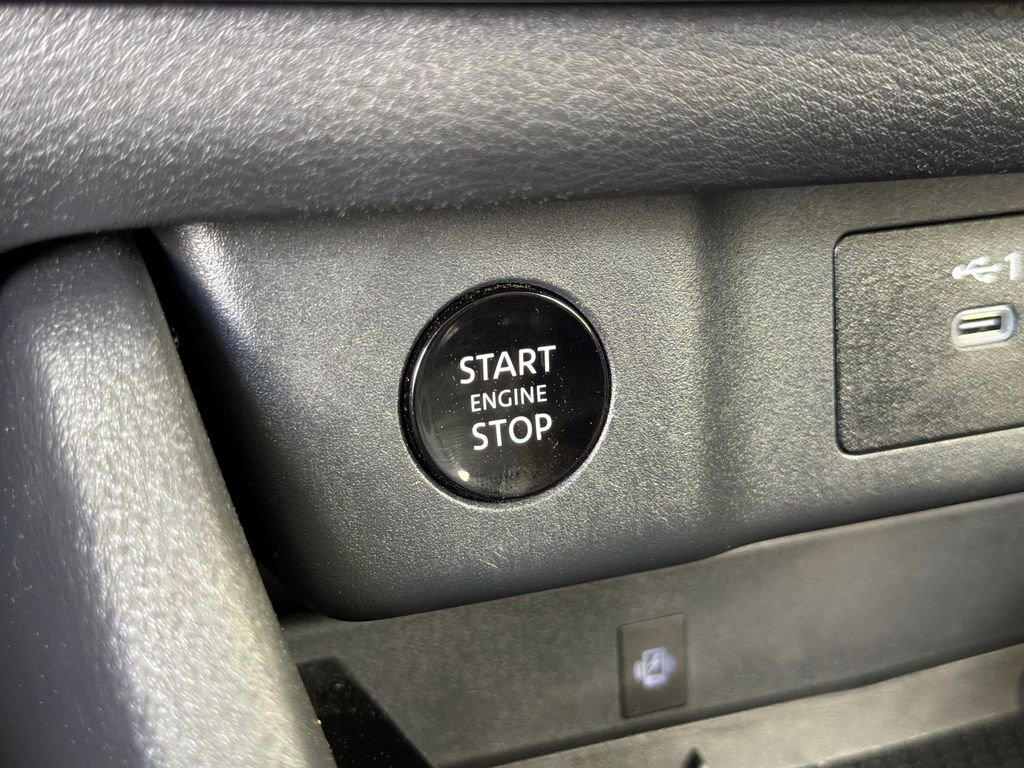 Used 2025 Nissan Rogue SL w/ Tech Package image 6
