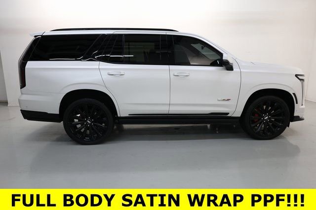 Used 2025 Cadillac Escalade V image 4