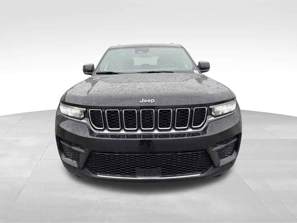 Used 2025 Jeep Grand Cherokee Laredo AWD/4WD image 2