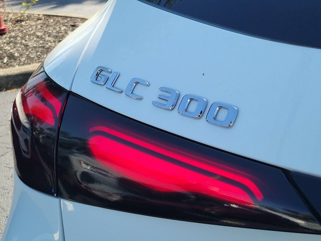 Used 2025 Mercedes-Benz GLC 300 4MATIC image 10