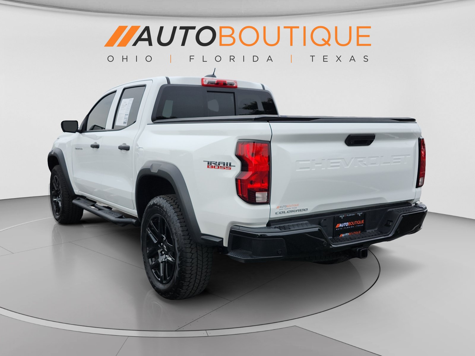 Used 2025 Chevrolet Colorado Trail Boss AWD/4WD image 3