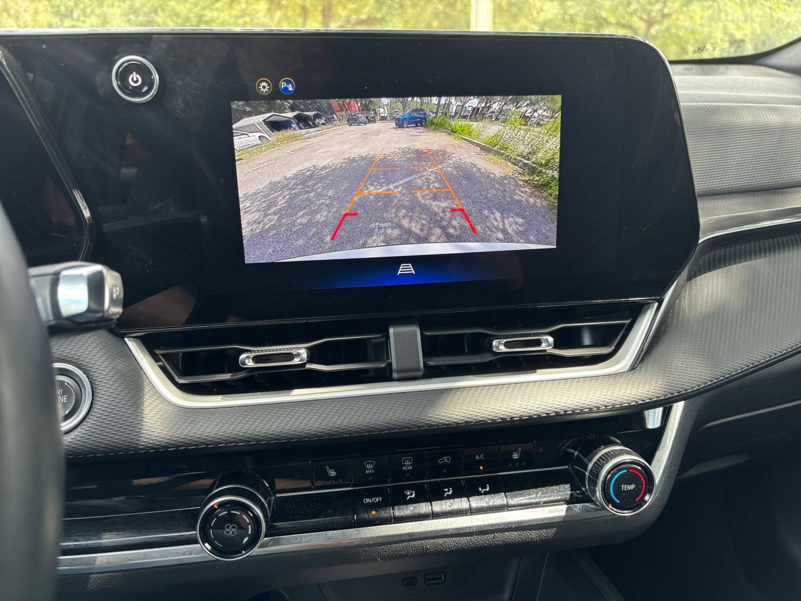 Used 2025 Chevrolet Equinox LT FWD image 16