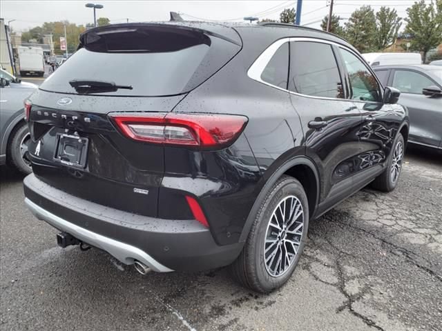 New 2023 Ford Escape SE w/ PHEV Premium Package FWD image 4