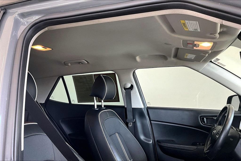 Used 2022 Hyundai Venue Limited FWD image 23