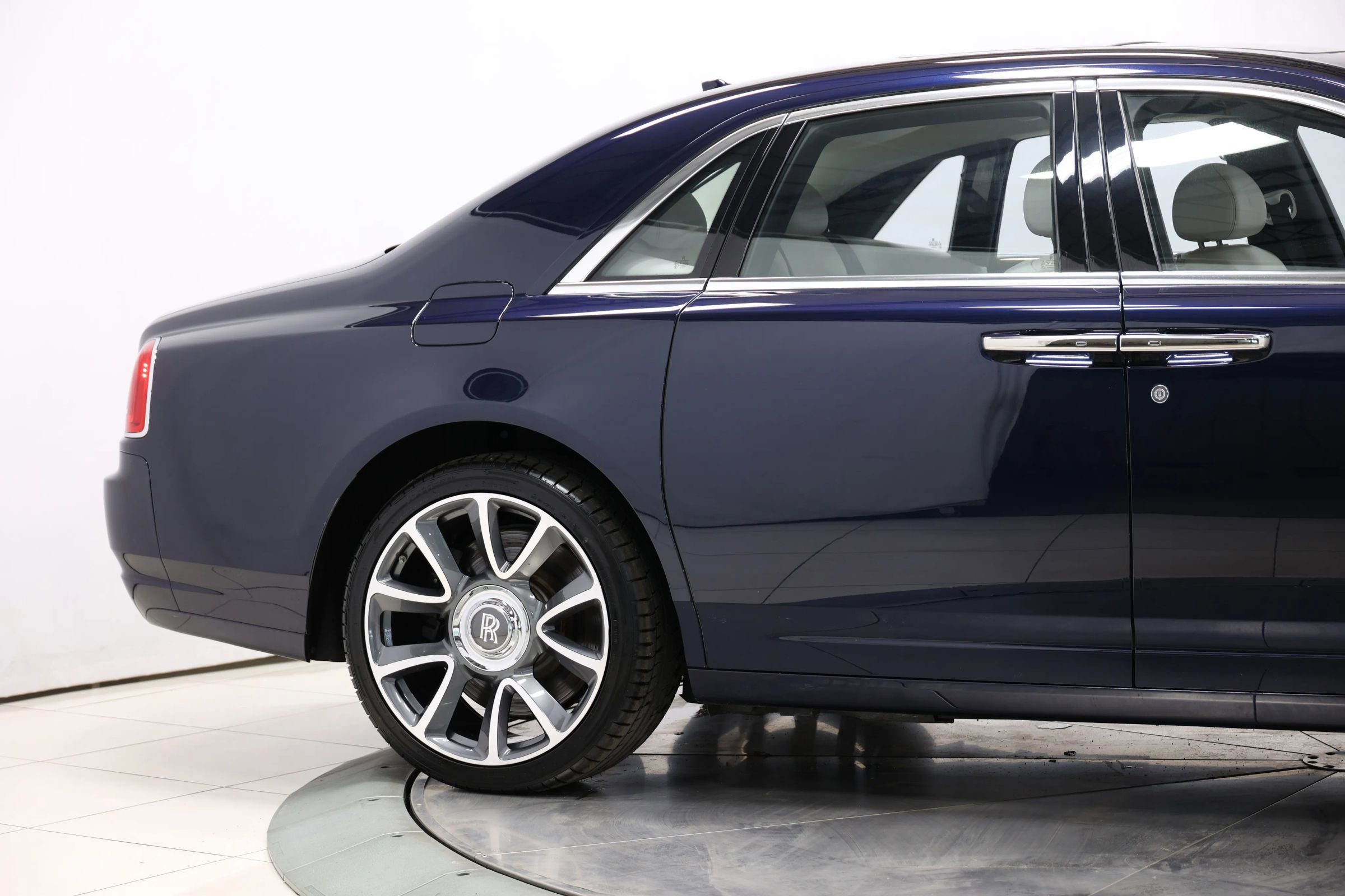 Used 2015 Rolls-Royce Ghost image 75