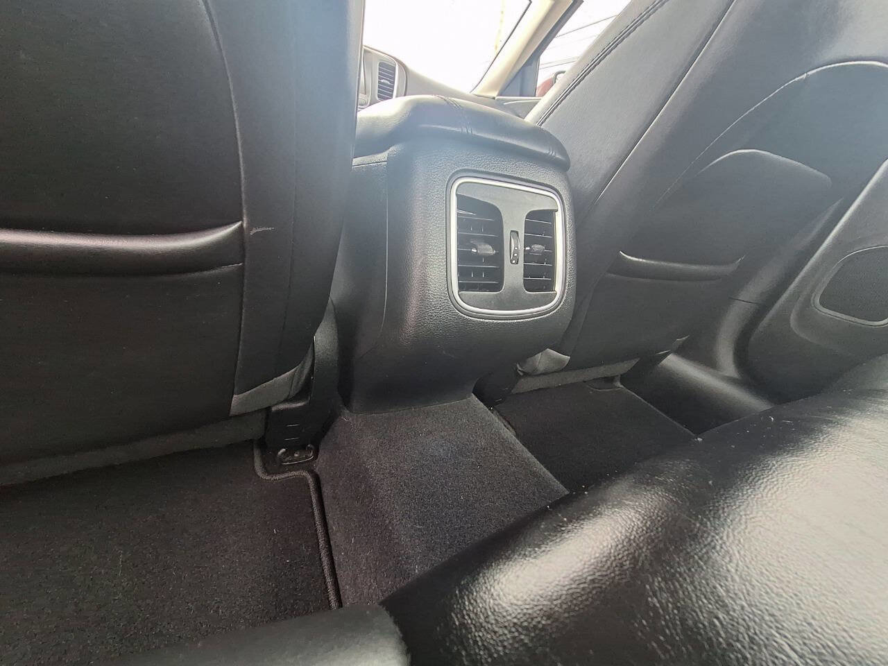 Used 2016 Chrysler 200 Limited Platinum w/ Comfort & Convenience Group FWD image 18