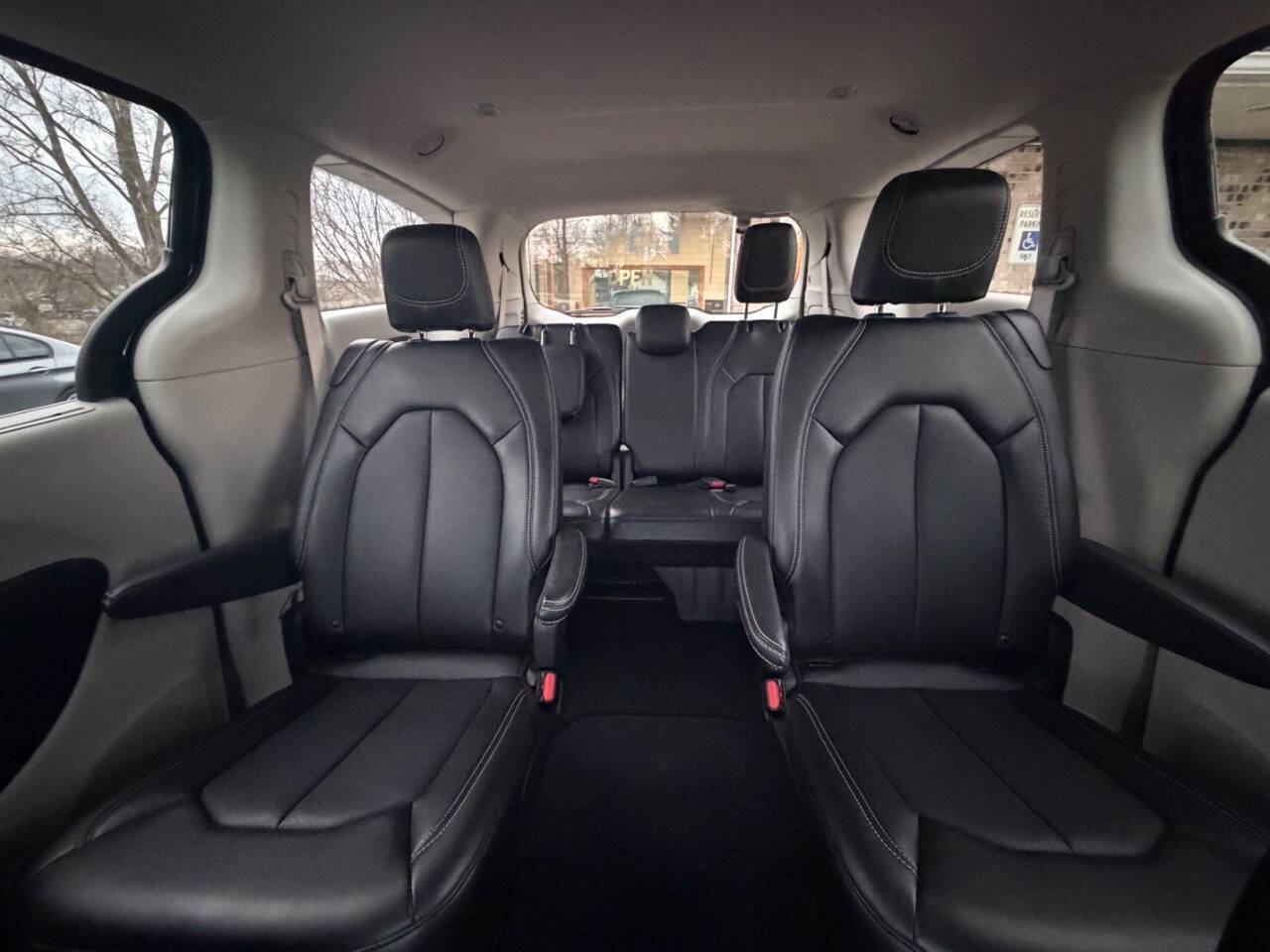 Used 2024 Chrysler Pacifica Touring-L FWD image 23