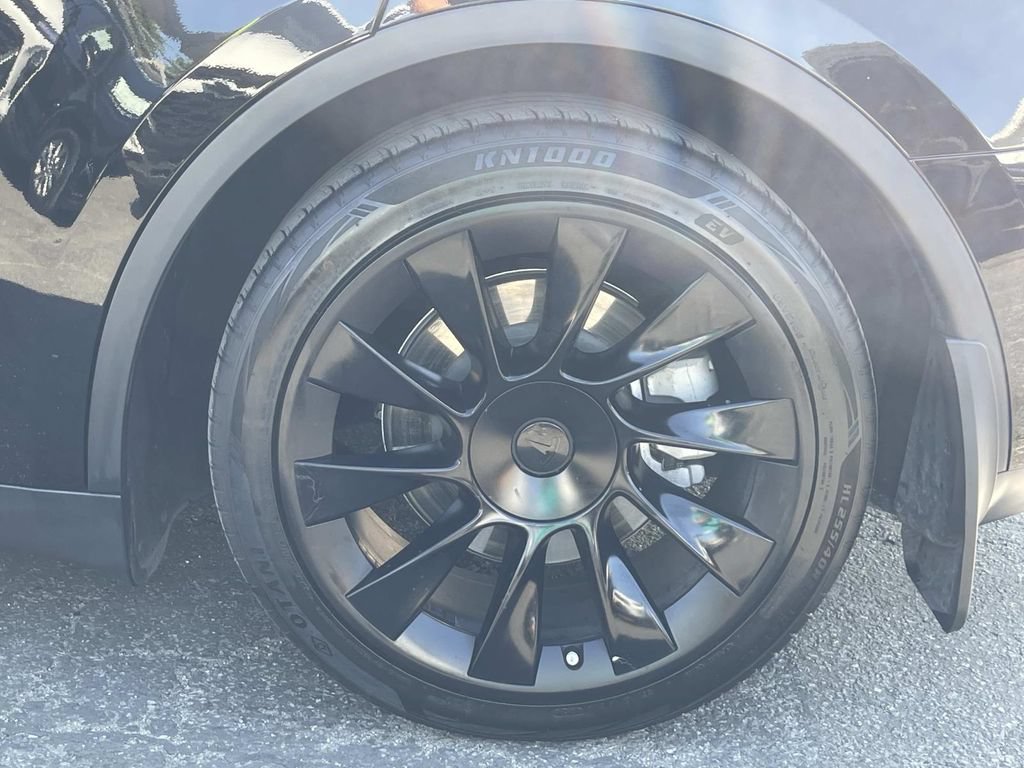 Used 2023 Tesla Model Y Long Range AWD/4WD image 28