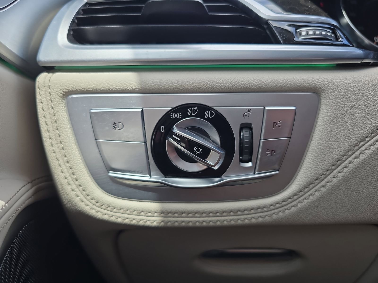 Used 2018 BMW 740i RWD image 23