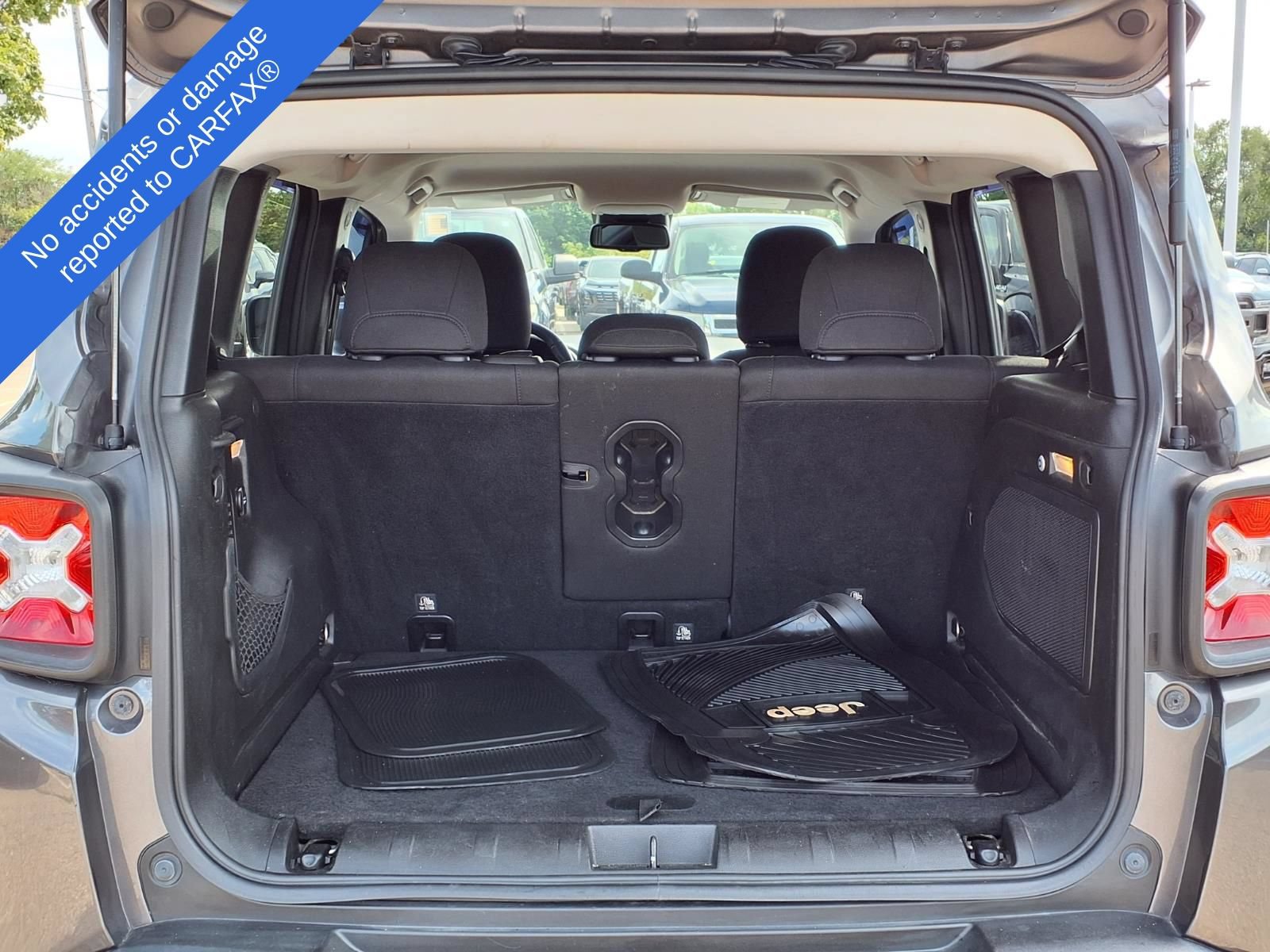 Used 2016 Jeep Renegade Latitude w/ Popular Equipment Group FWD image 11