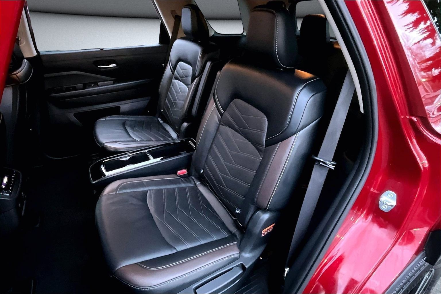 Used 2023 Nissan Pathfinder Platinum image 21