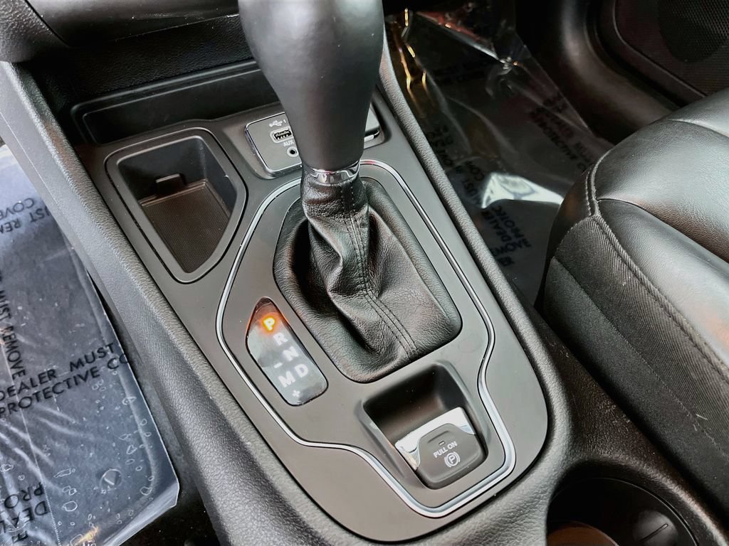 Used 2020 Jeep Cherokee Latitude Plus FWD image 23
