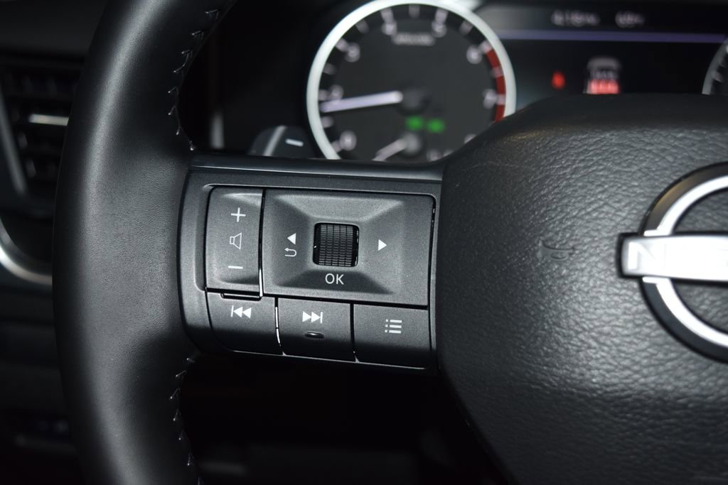 Used 2025 Nissan Rogue SV image 7