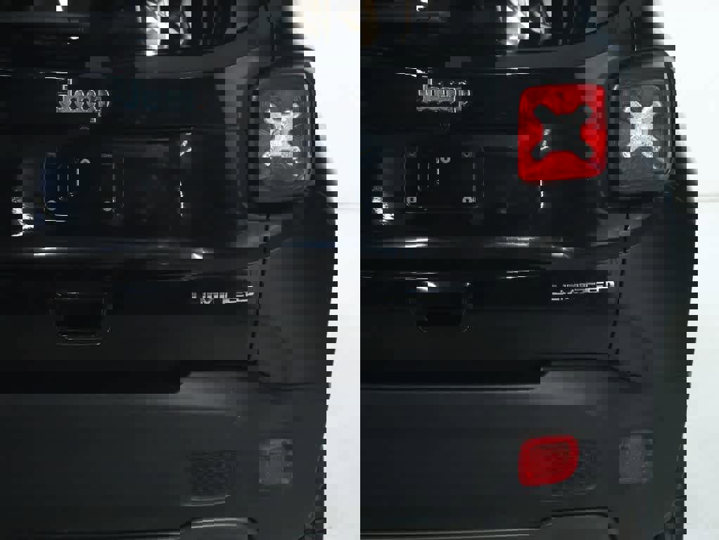 Used 2023 Jeep Renegade Limited image 41