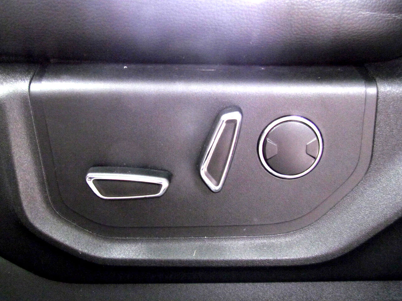 Used 2018 Ford F150 Lariat w/ Trailer Tow Package image 18