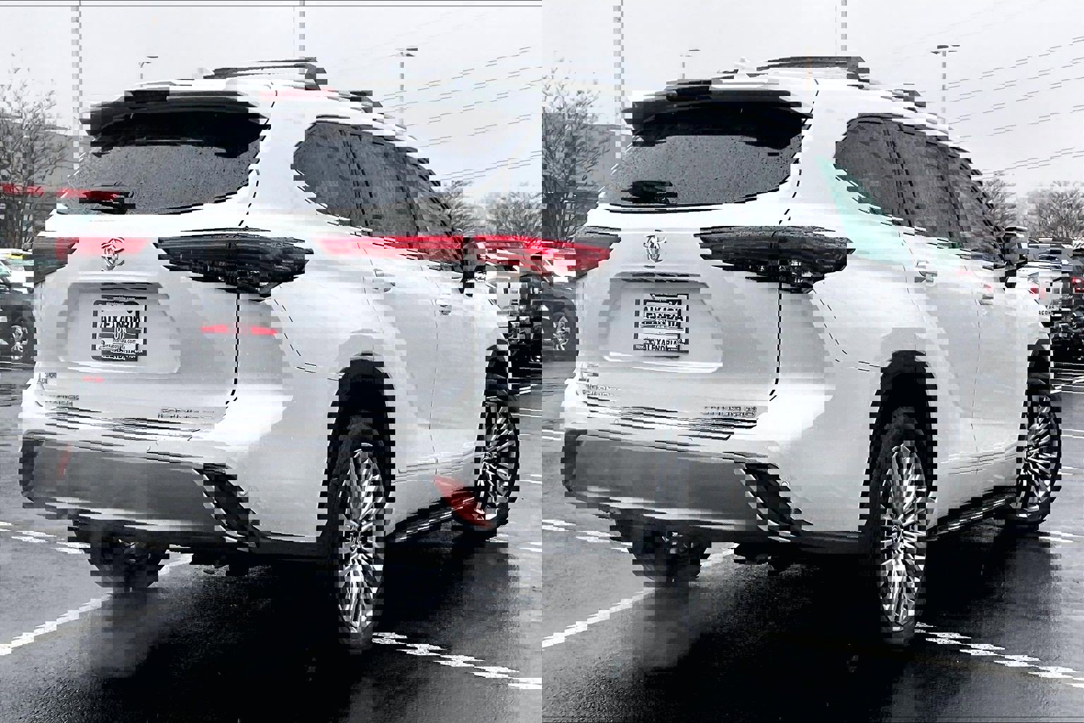 Used 2023 Toyota Highlander Platinum image 12