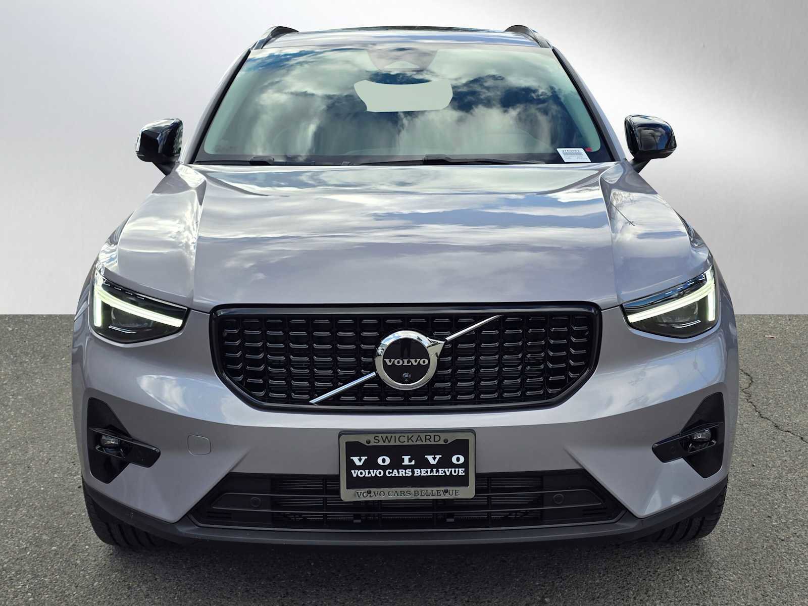 New 2026 Volvo XC40 B5 Plus w/ Protection Package Premier image 8