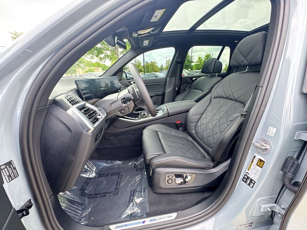 Used 2025 BMW X5 xDrive40i w/ M Sport Package AWD/4WD image 19