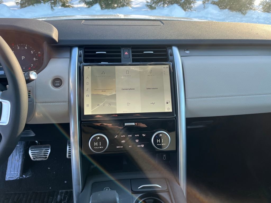 New 2026 Land Rover Discovery Dynamic SE image 17