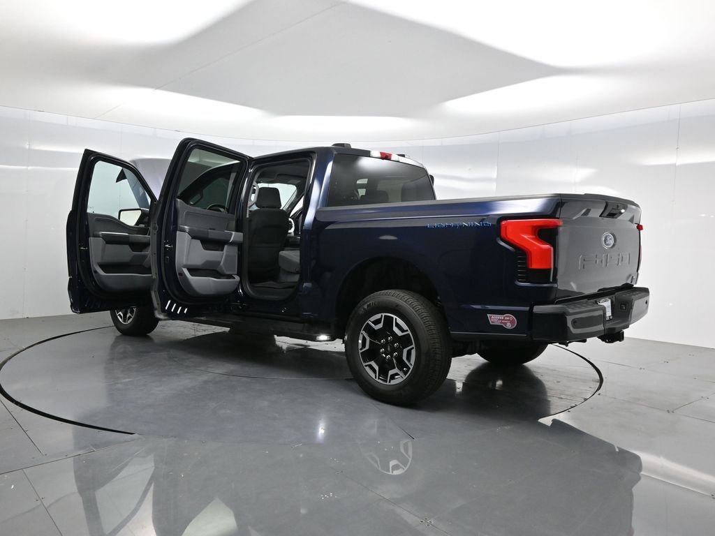 Used 2023 Ford F150 Lightning XLT AWD/4WD image 39