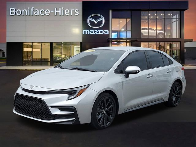 Used 2023 Toyota Corolla SE image 2