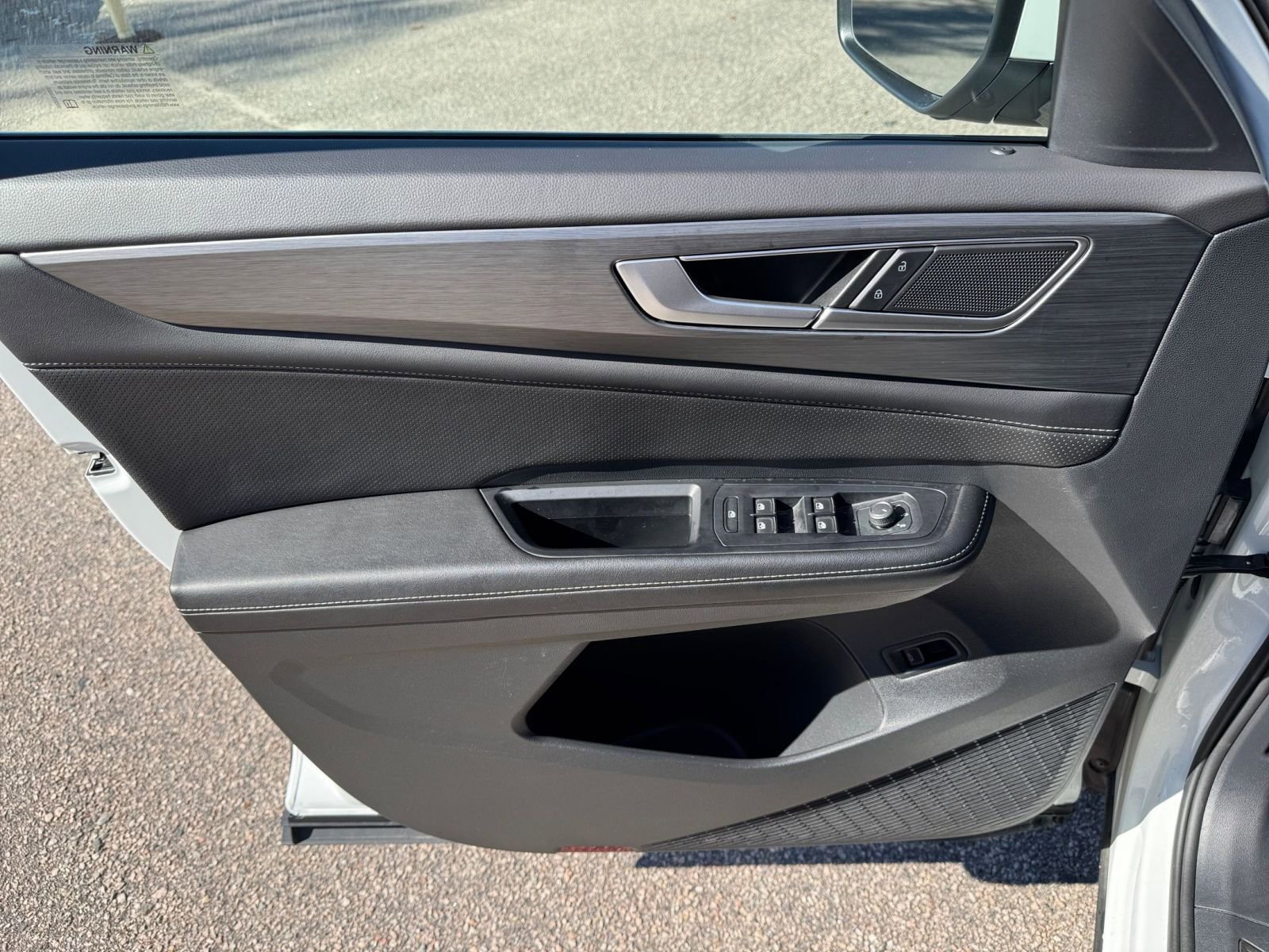 Used 2025 Volkswagen Atlas Cross Sport SE image 18