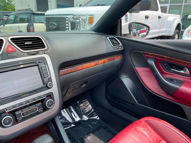 Used 2011 Volkswagen Eos Lux FWD image 35