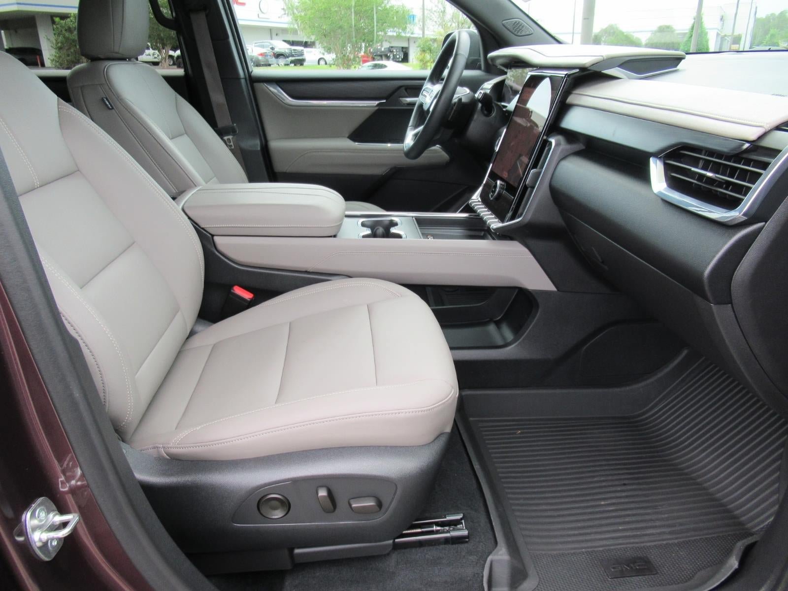 Used 2024 GMC Acadia Elevation w/ Luxury Package FWD image 10