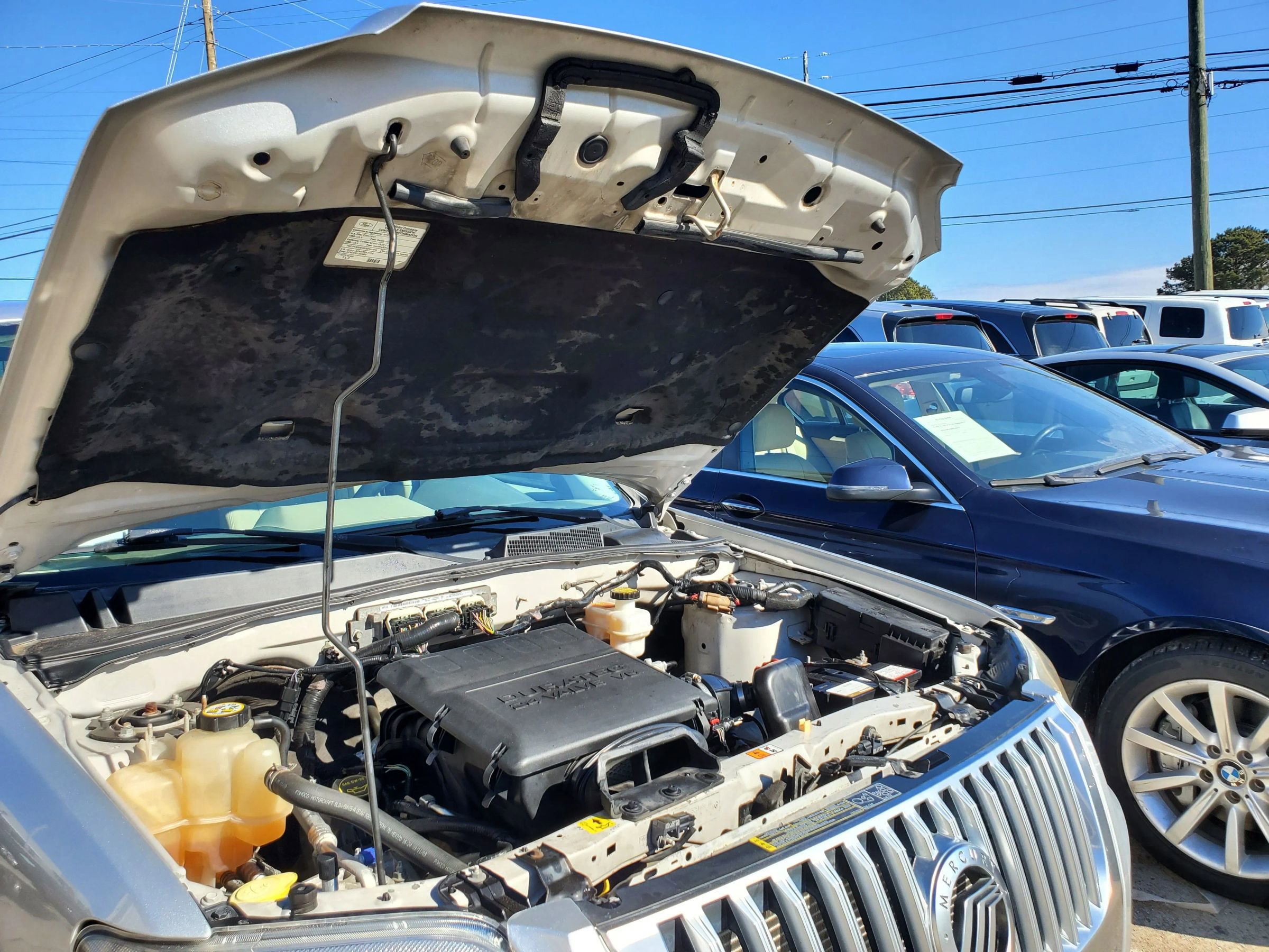 Used 2010 Mercury Mariner Premier image 38